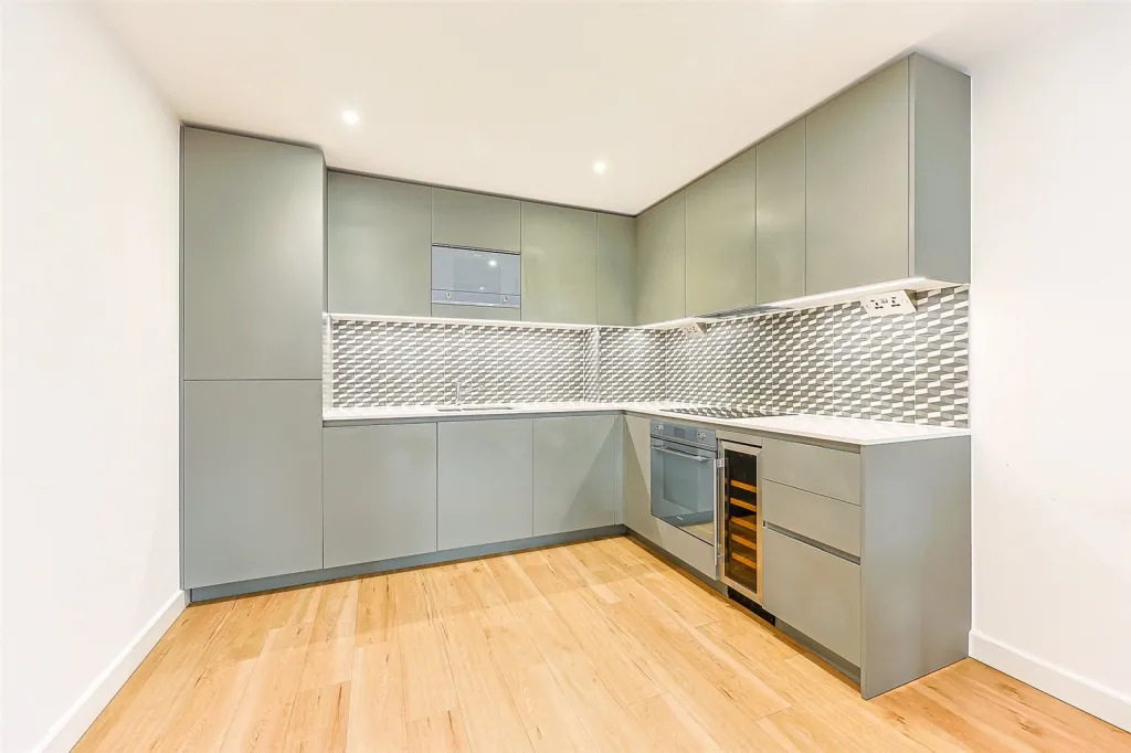 Caversham Road, Beaufort Park, NW9, photo 6