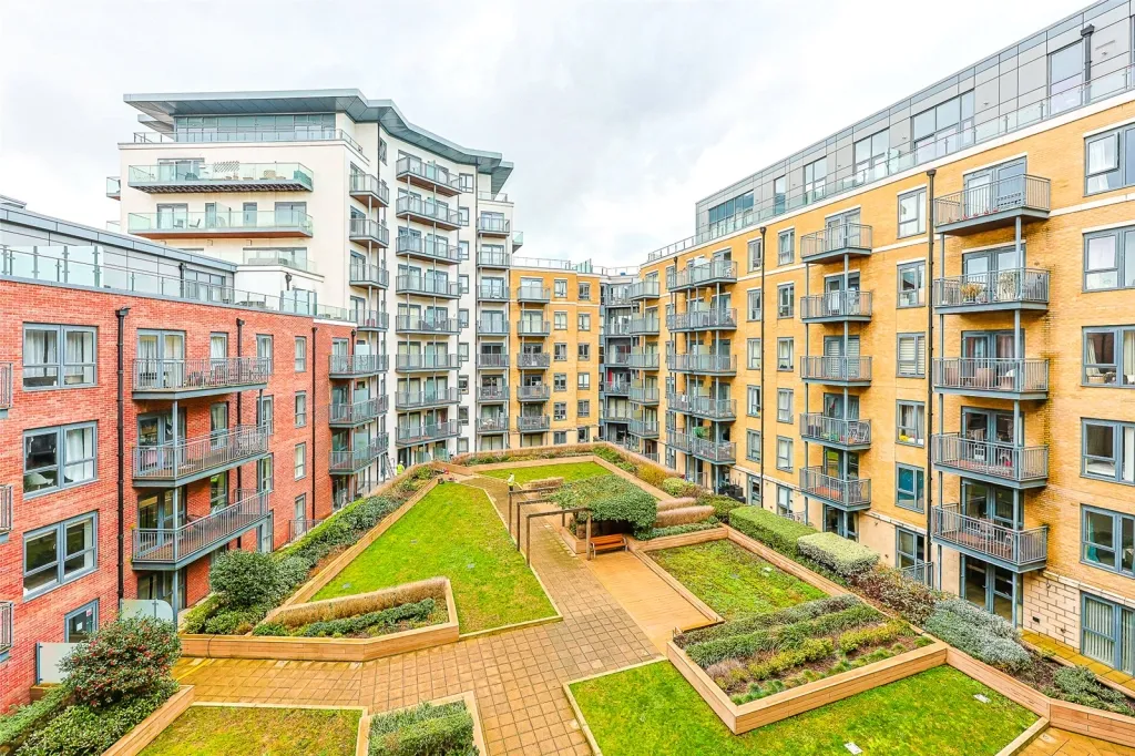Caversham Road, Beaufort Park, NW9, photo 15