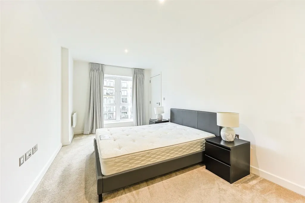 Caversham Road, Beaufort Park, NW9, photo 10