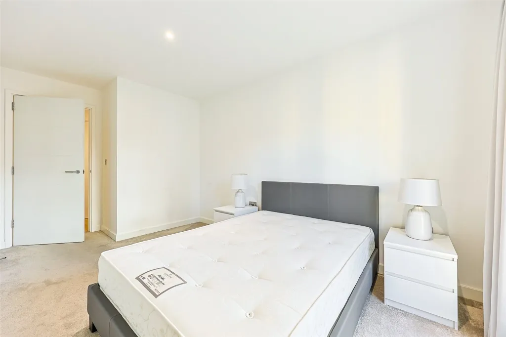 Caversham Road, Beaufort Park, NW9, photo 8