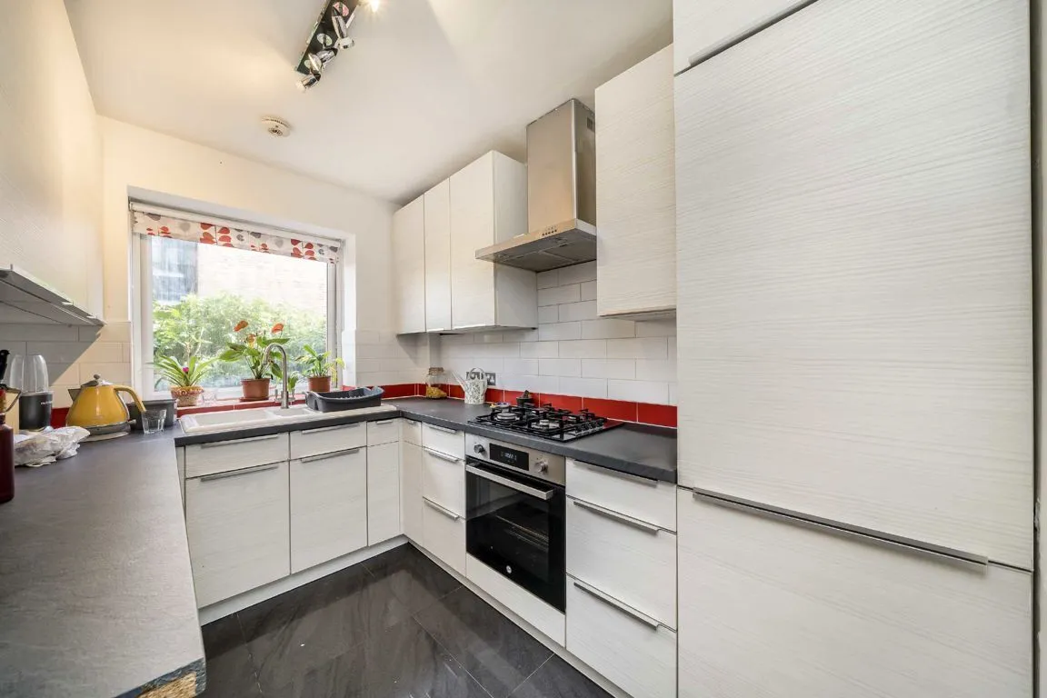 Waynflete Street, SW18, photo 2