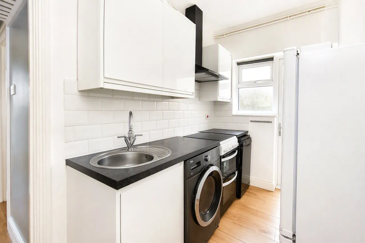Ash Road, Aldershot, Hampshire, GU12 4EZ, photo 4