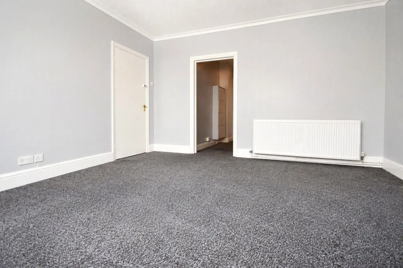 Ash Road, Aldershot, Hampshire, GU12 4EZ, photo 3