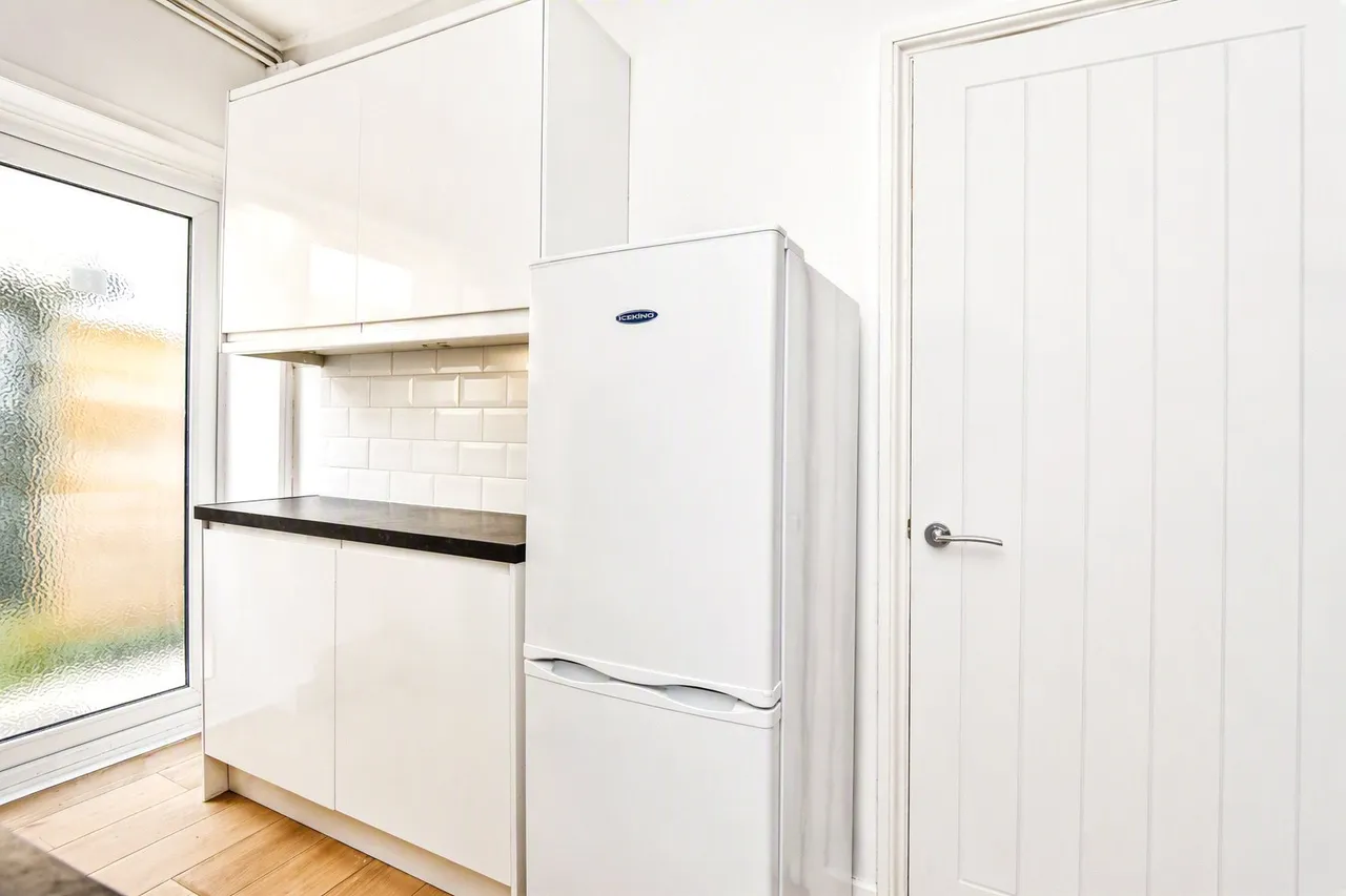 Ash Road, Aldershot, Hampshire, GU12 4EZ, photo 5