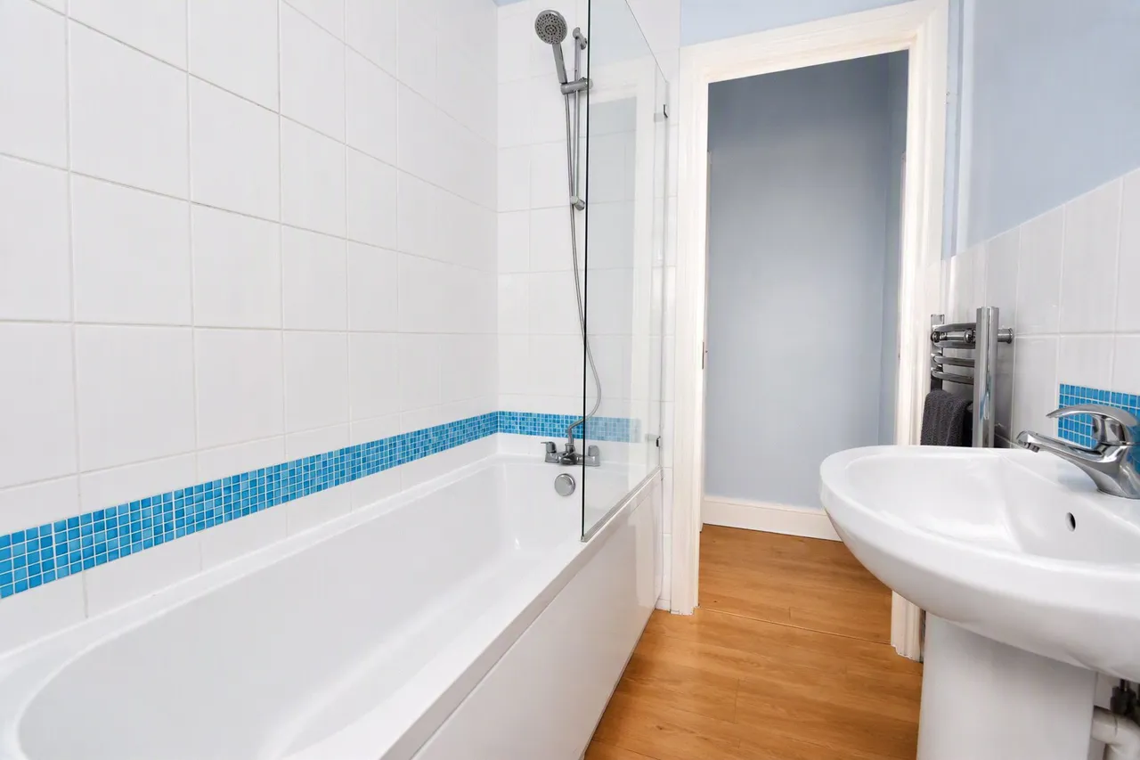 Ash Road, Aldershot, Hampshire, GU12 4EZ, photo 6