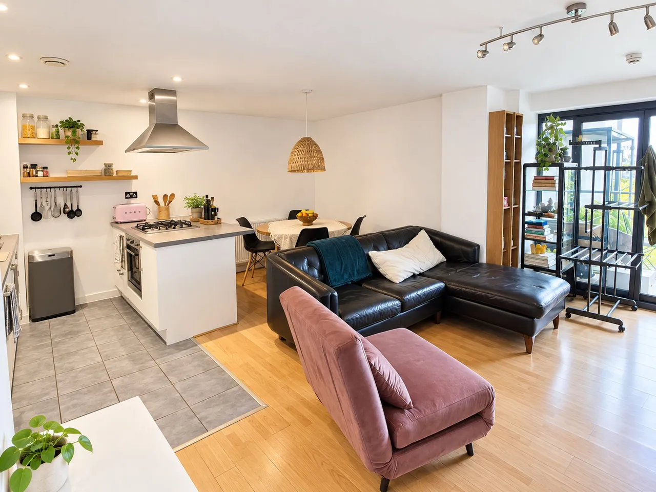 Mcfadden Court, London, 25 Buckingham Road, E10 5GS, photo 2