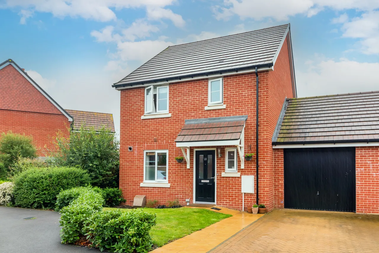 3 bed house for sale — 23 Narrowleaf Drive, Ringwood, Ringwood, BH24 3FR