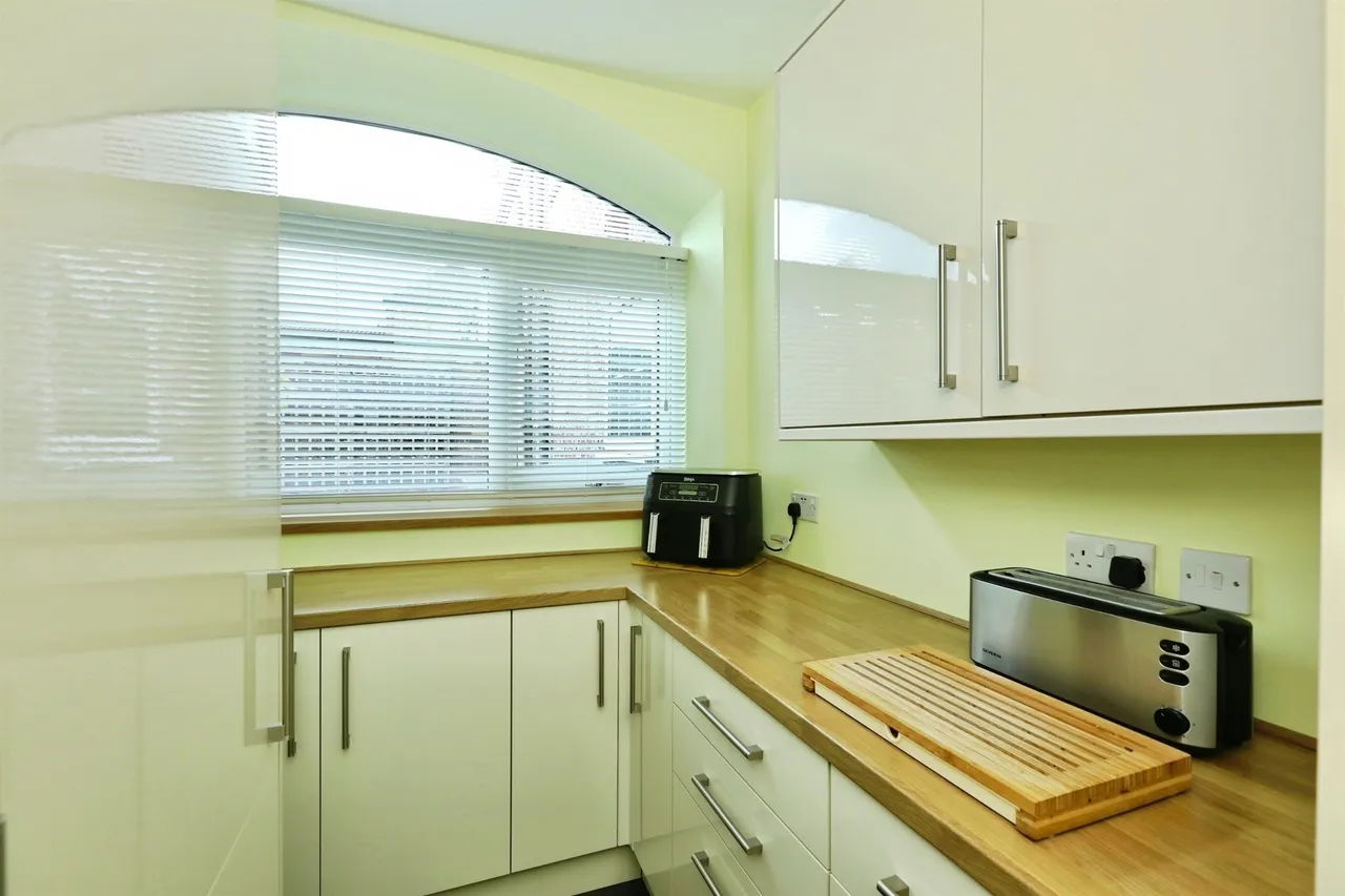 Cedric Road, Edenthorpe, DN3, photo 9