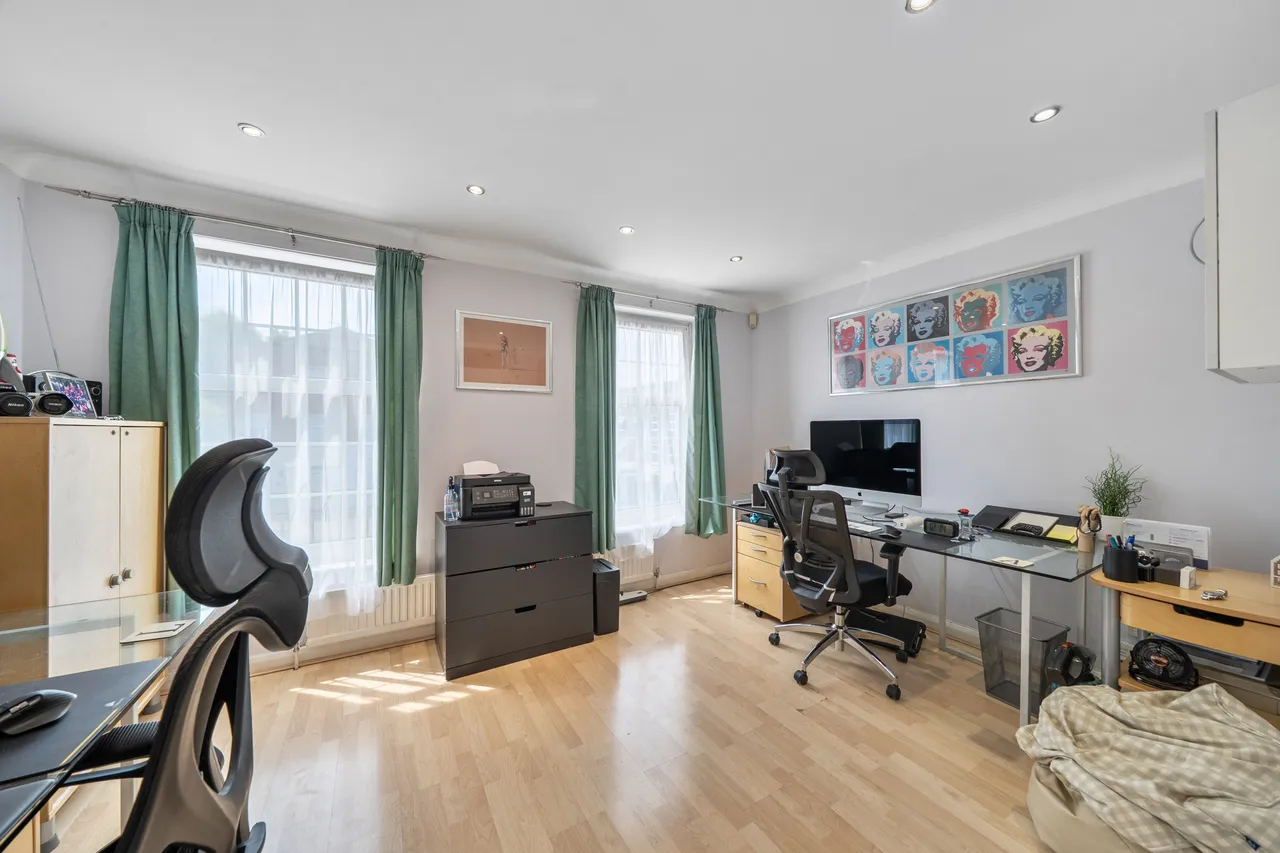 4 Guildown Avenue, London, photo 9