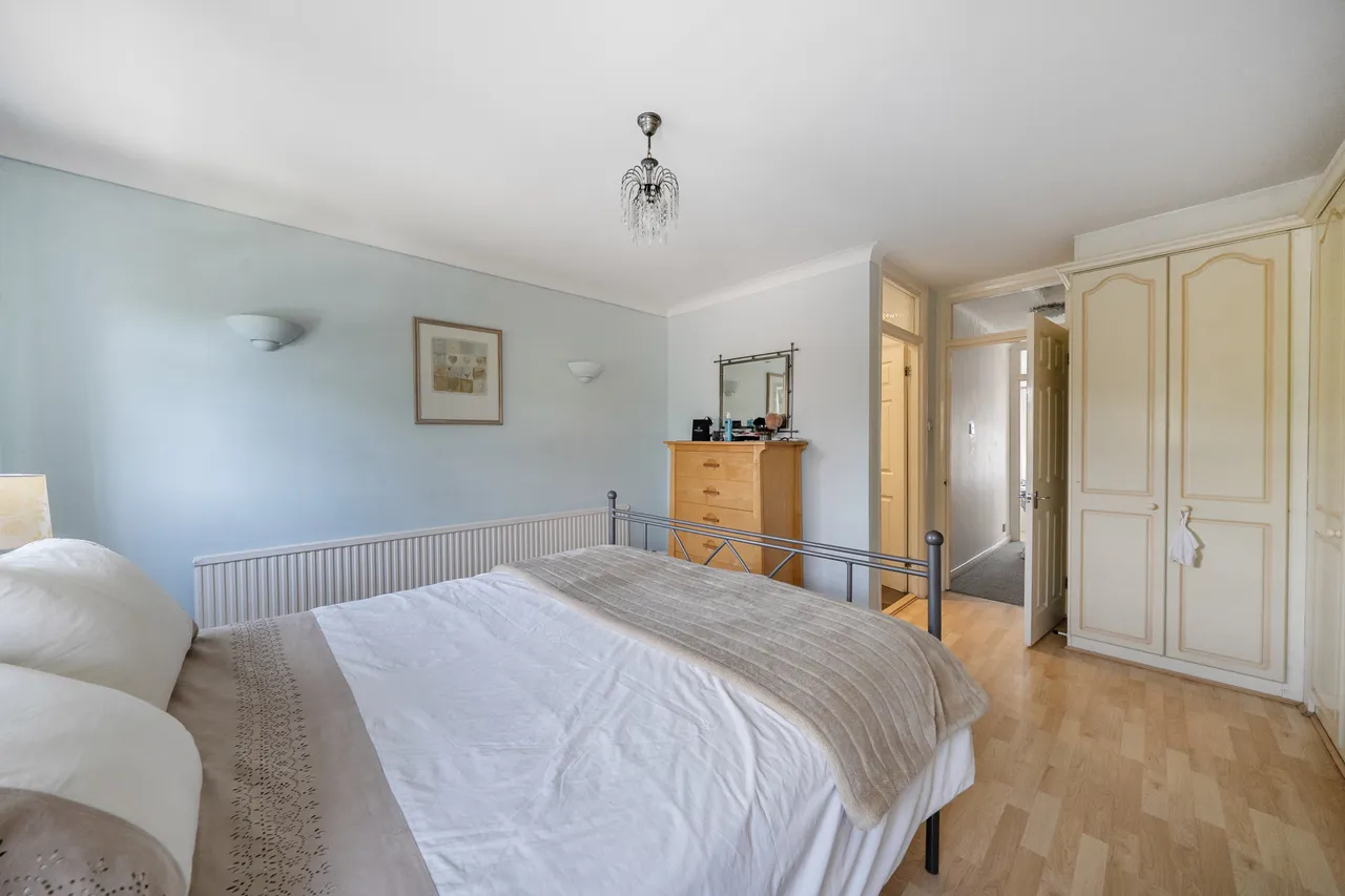 4 Guildown Avenue, London, photo 7