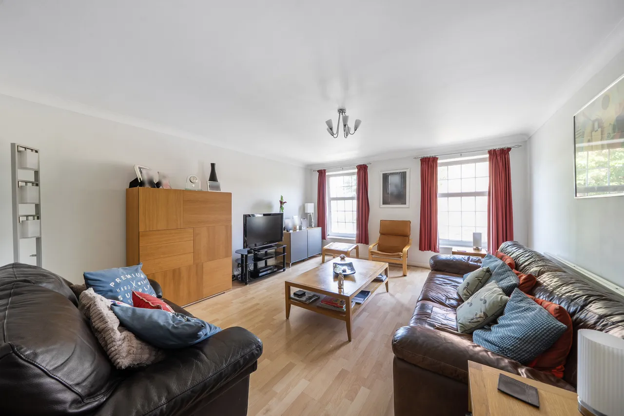 4 Guildown Avenue, London, photo 4