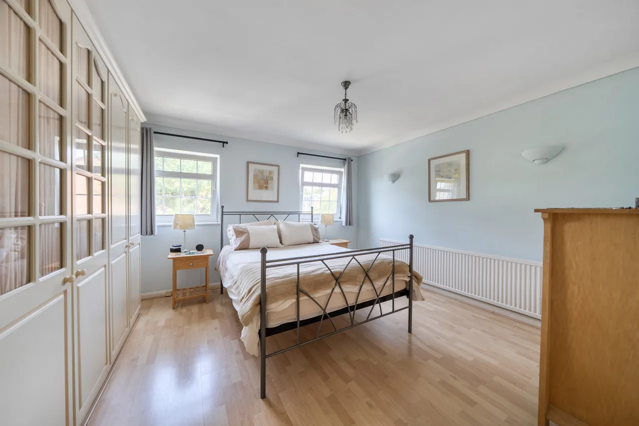 4 Guildown Avenue, London, photo 3