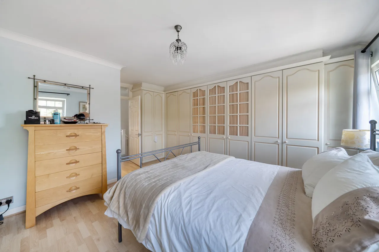 4 Guildown Avenue, London, photo 8