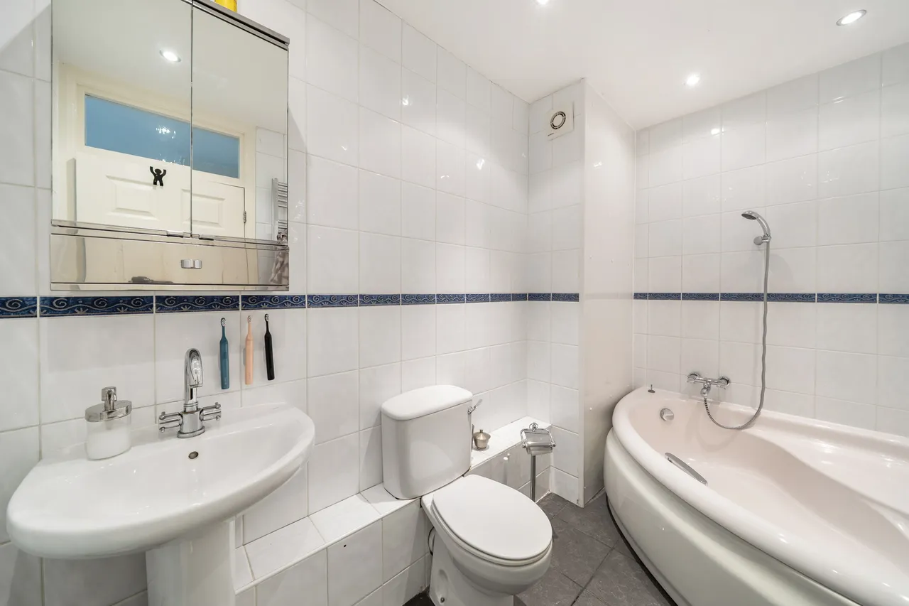 4 Guildown Avenue, London, photo 10