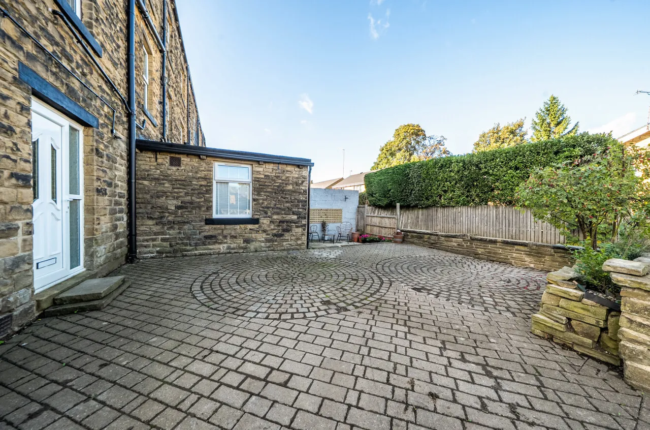 Cemetery Road, Pudsey, LS28, photo 28