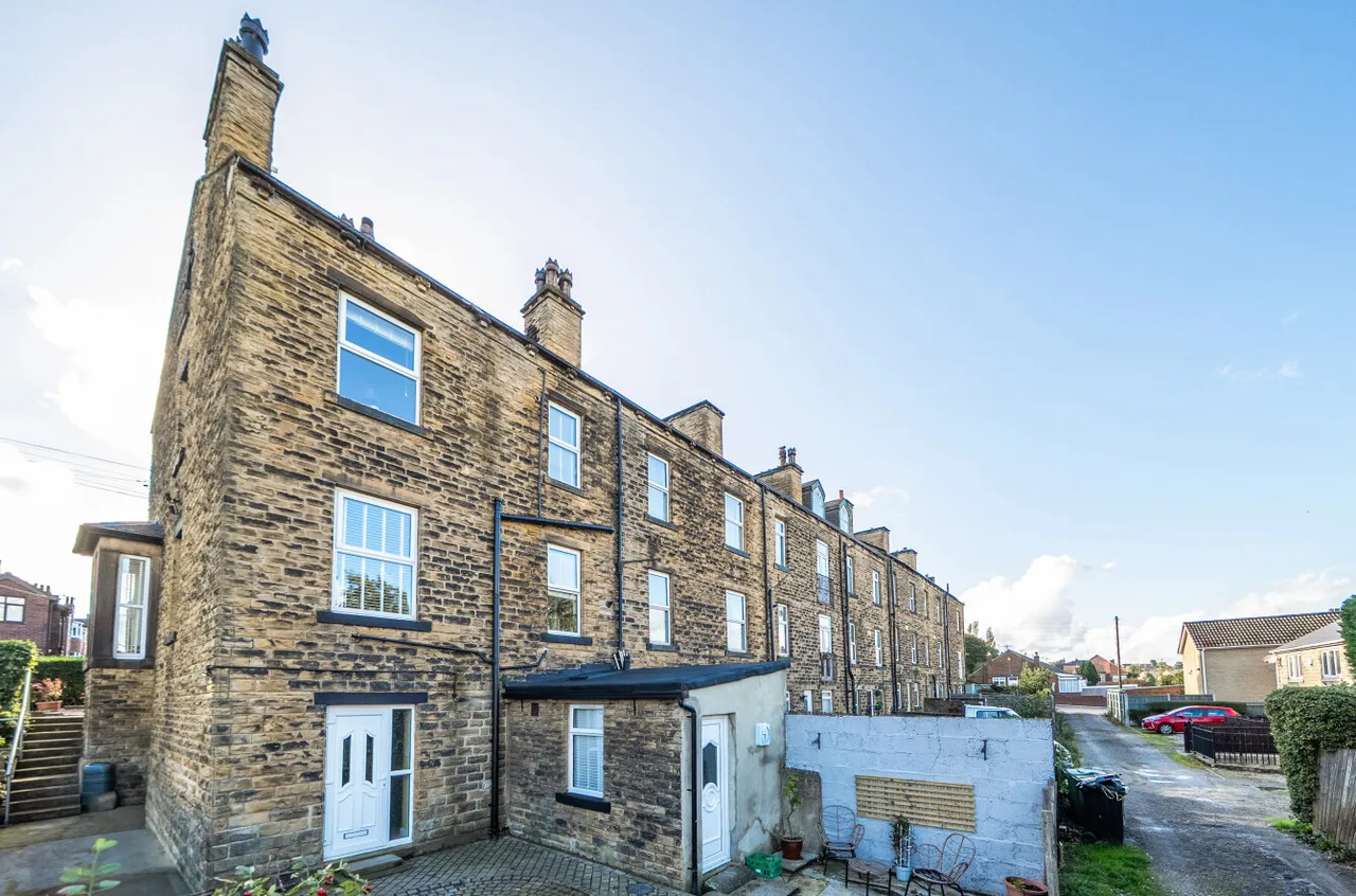 Cemetery Road, Pudsey, LS28, photo 27