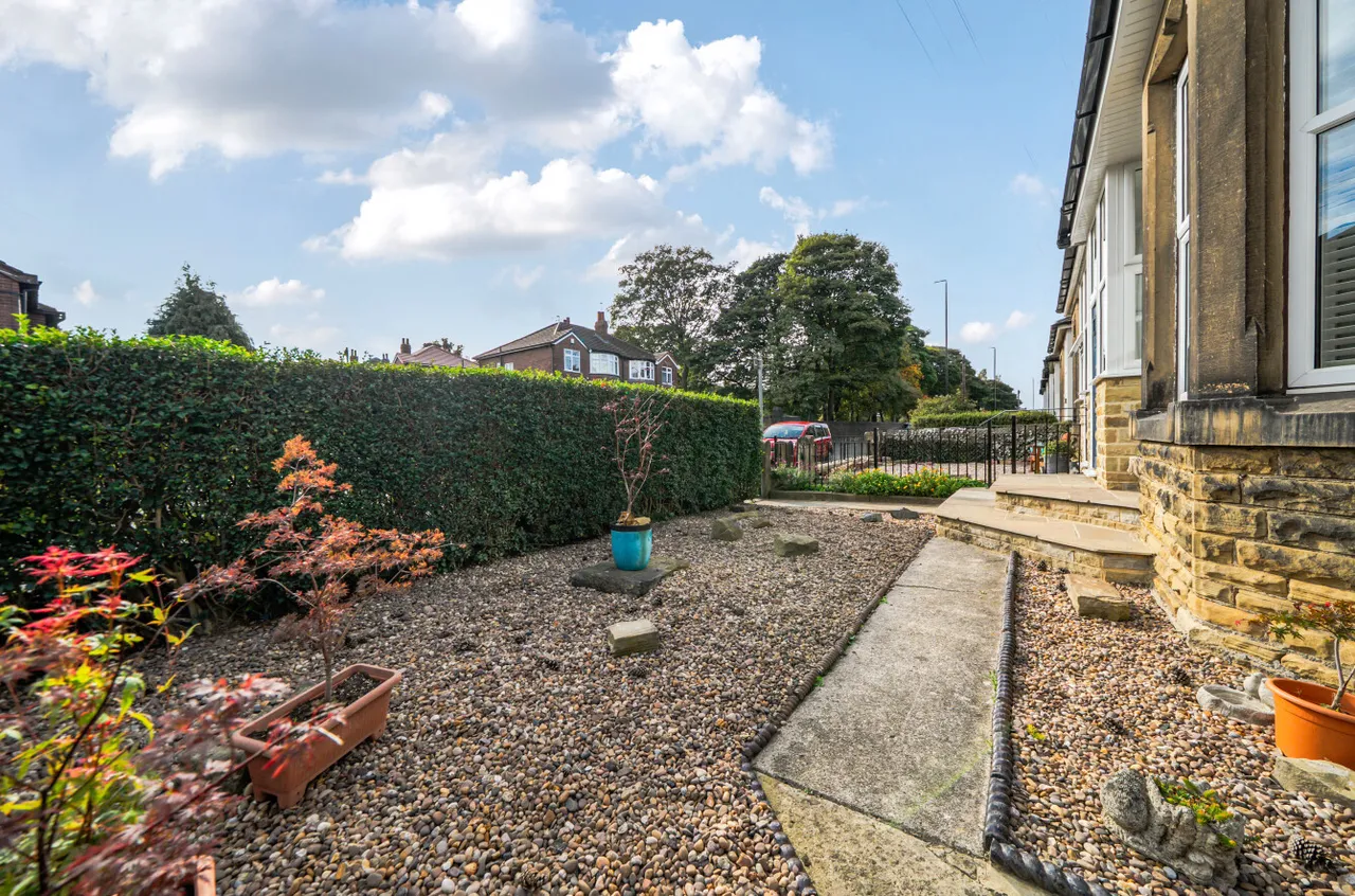 Cemetery Road, Pudsey, LS28, photo 17