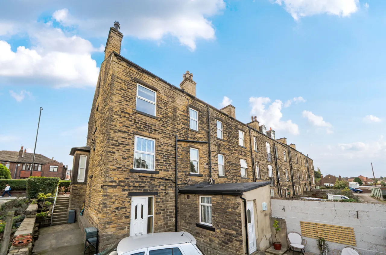 Cemetery Road, Pudsey, LS28, photo 18