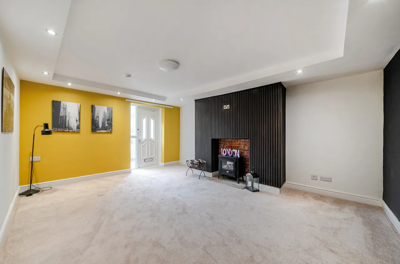 Cemetery Road, Pudsey, LS28, photo 11
