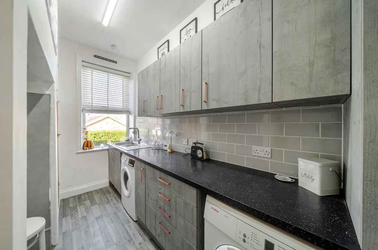 Cemetery Road, Pudsey, LS28, photo 22