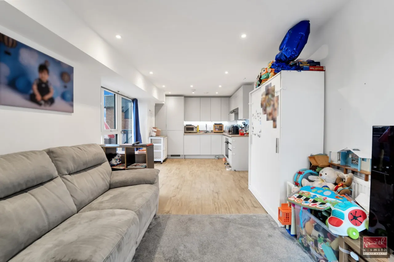 Bennett Court, Ashford, TW15, photo 4