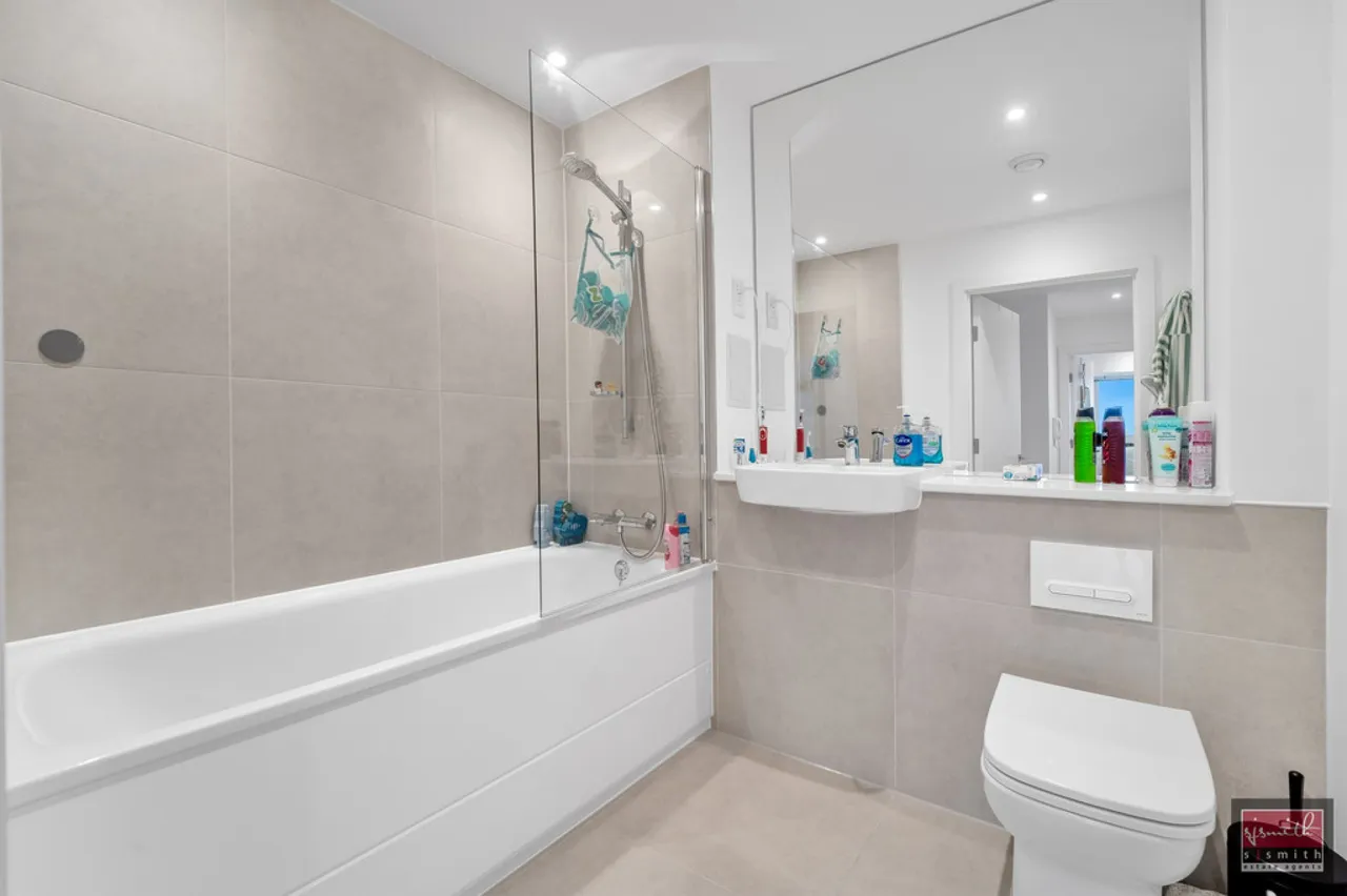 Bennett Court, Ashford, TW15, photo 3
