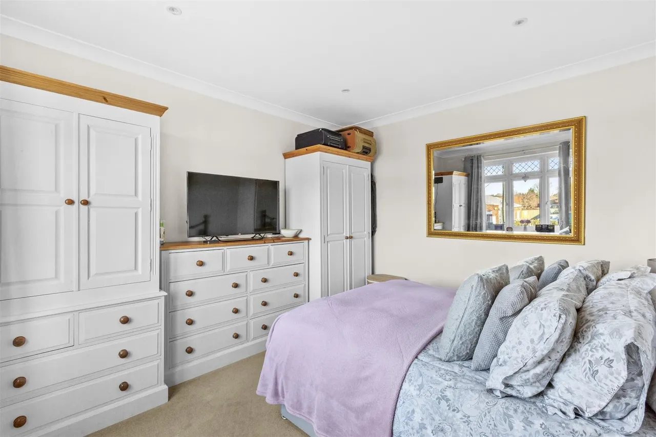 Pond Approach, Holmer Green, HP15, photo 10