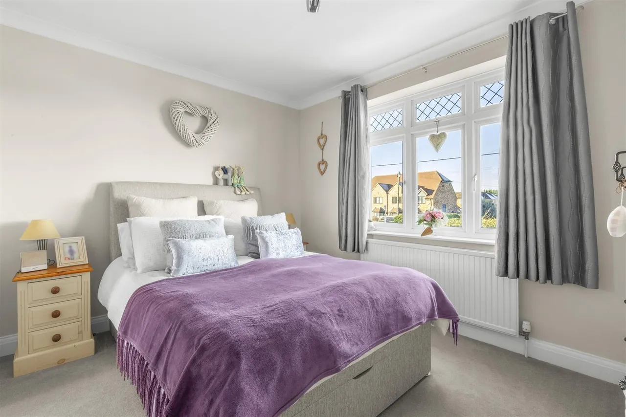 Pond Approach, Holmer Green, HP15, photo 13