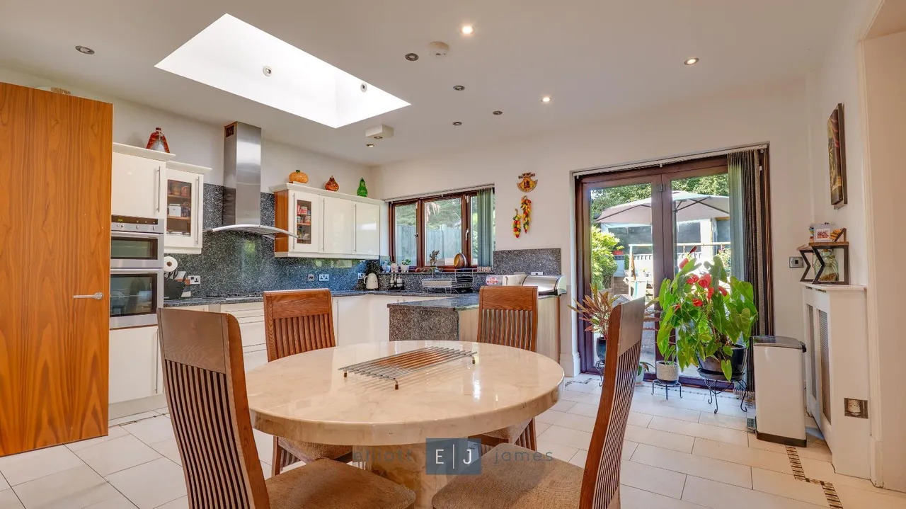 Traps Hill, Loughton, photo 9