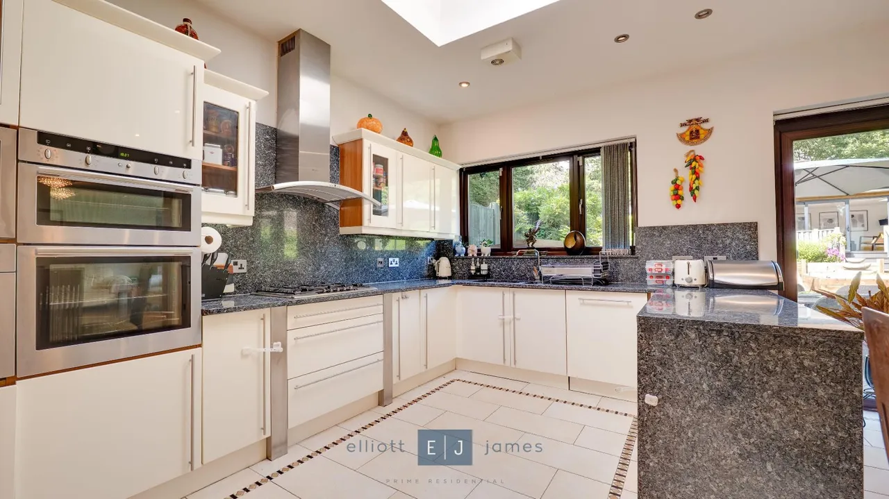 Traps Hill, Loughton, photo 7