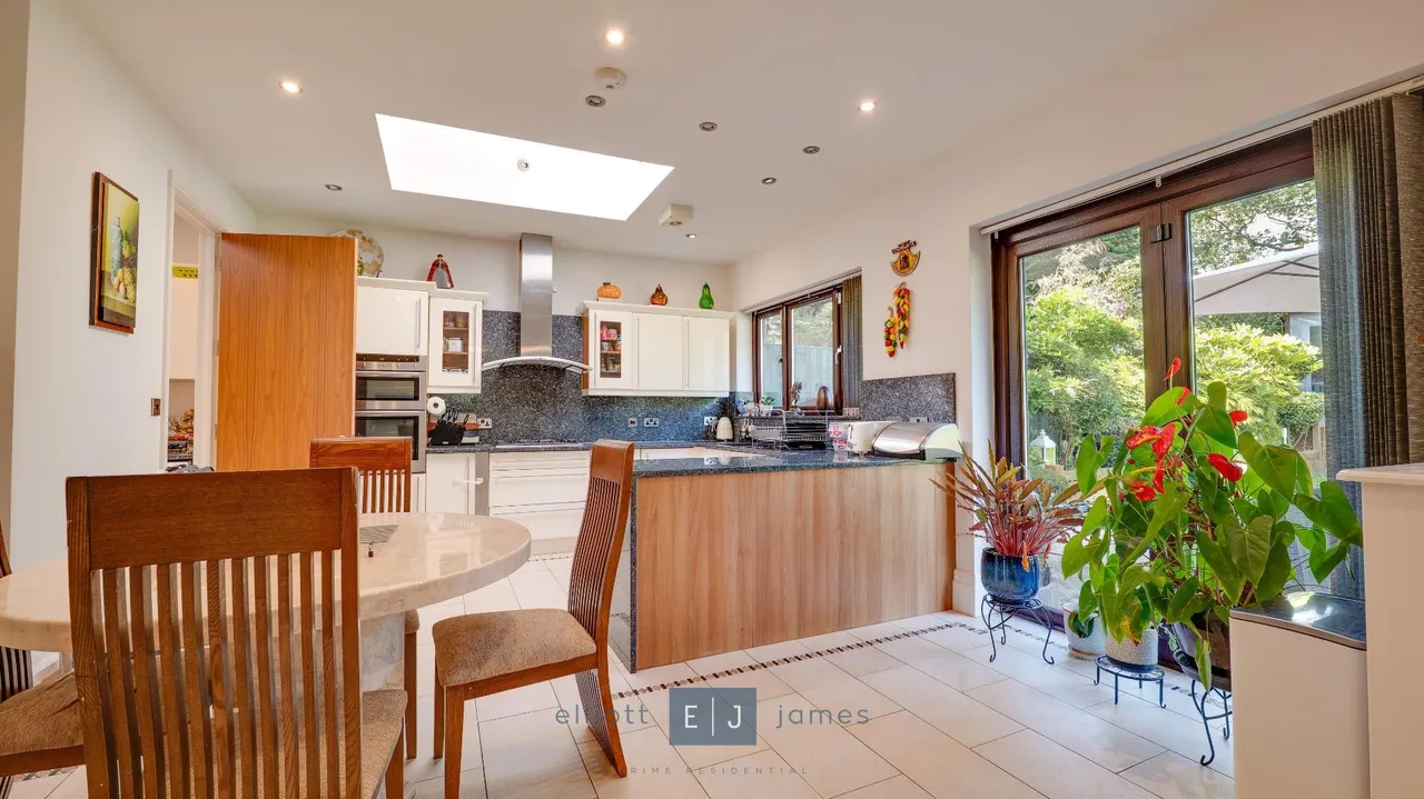 Traps Hill, Loughton, photo 8