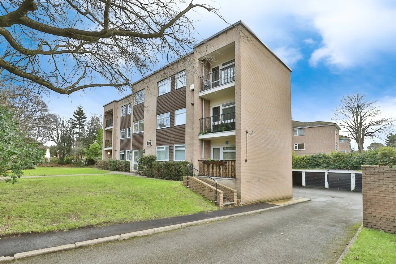 2 bed flat for sale — Cavendish Road, Bournemouth
