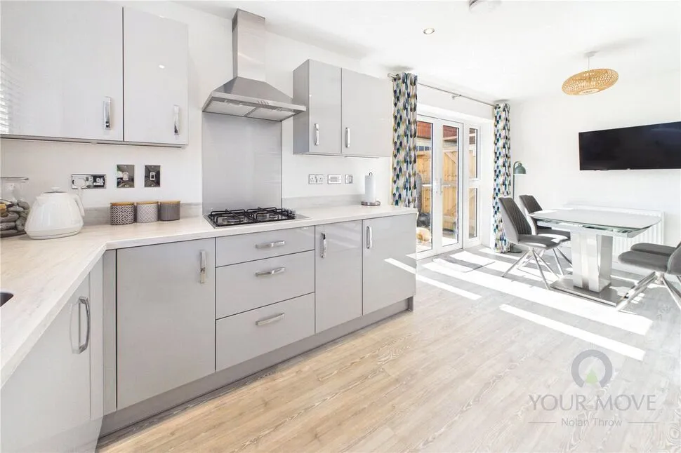 Periwinkle Gardens, Desborough, NN14, photo 8