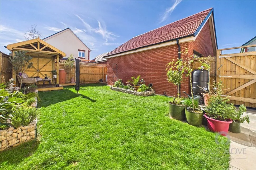 Periwinkle Gardens, Desborough, NN14, photo 2