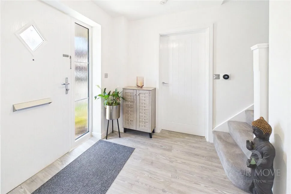 Periwinkle Gardens, Desborough, NN14, photo 4