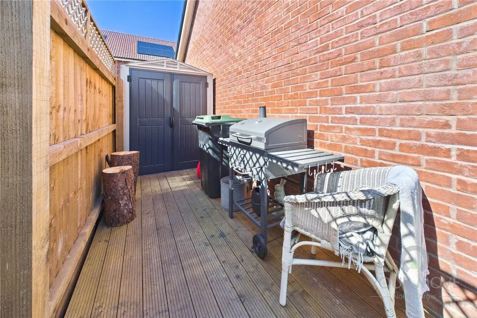 Periwinkle Gardens, Desborough, NN14, photo 25