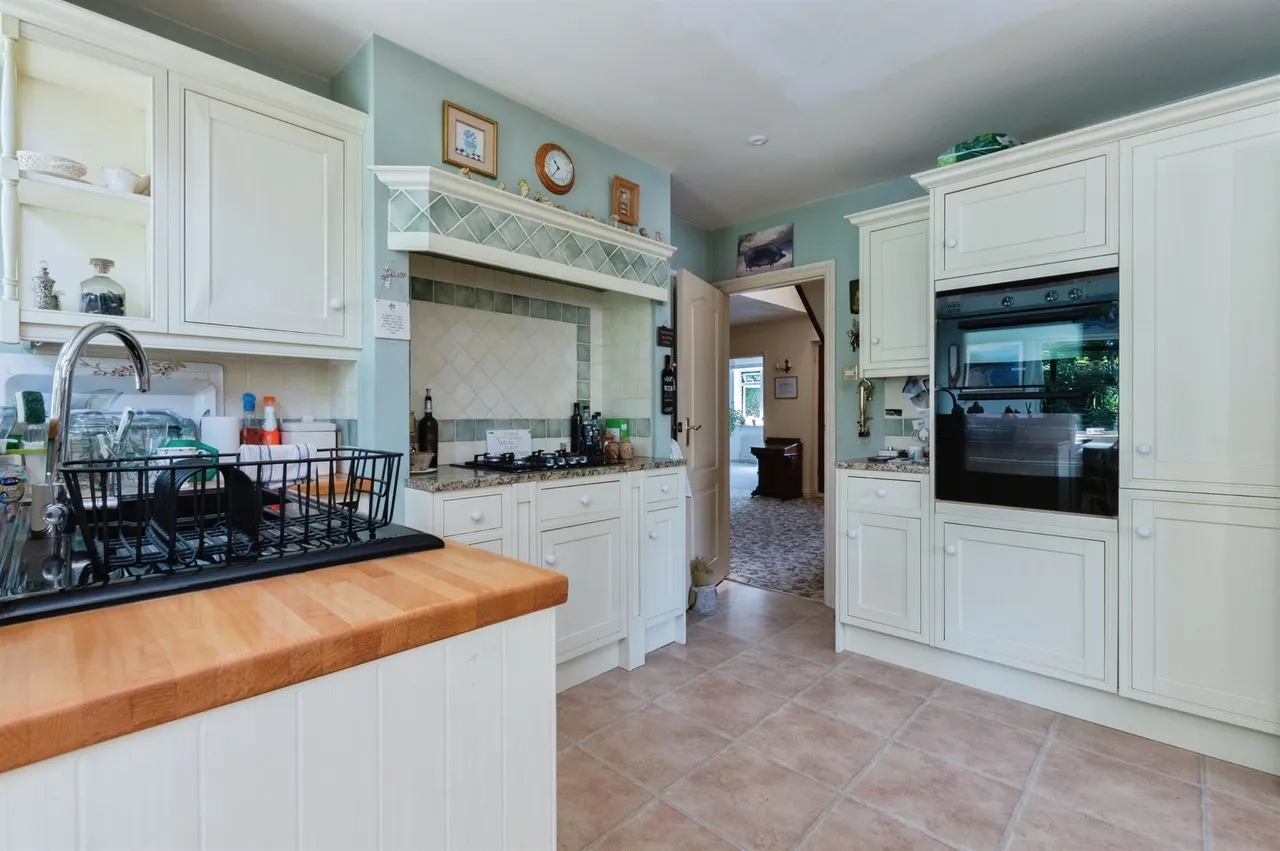 Cresta Gardens, West Parley, Ferndown, photo 4