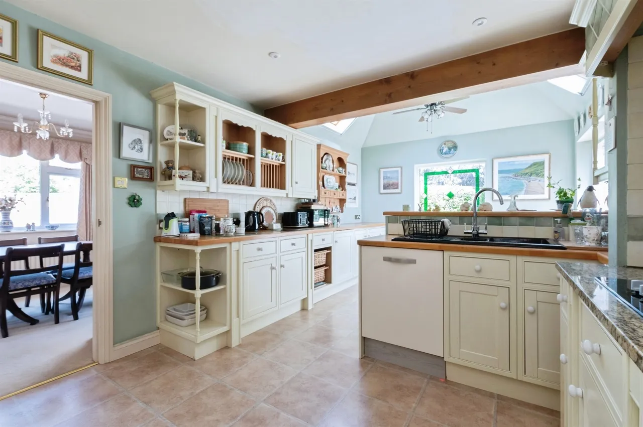 Cresta Gardens, West Parley, Ferndown, photo 7