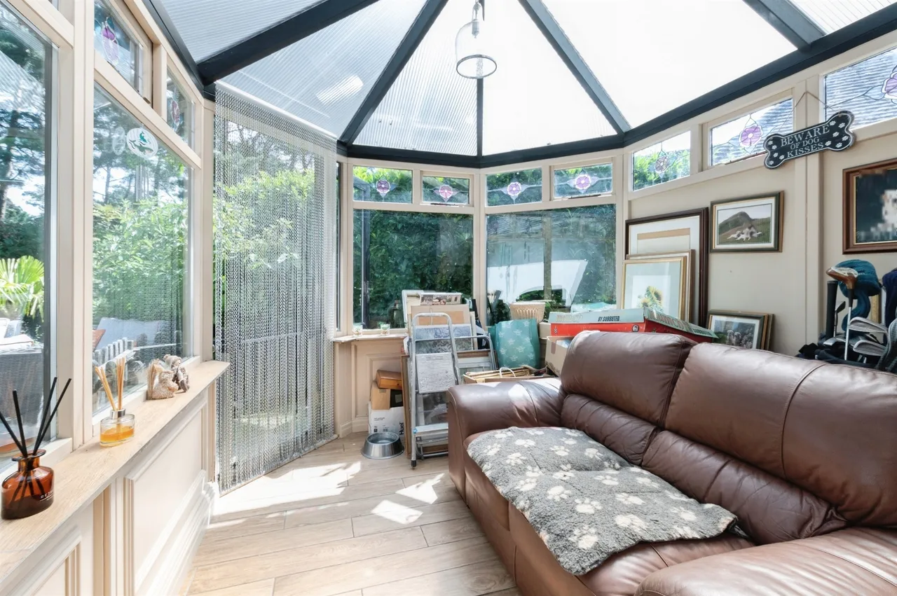 Cresta Gardens, West Parley, Ferndown, photo 11
