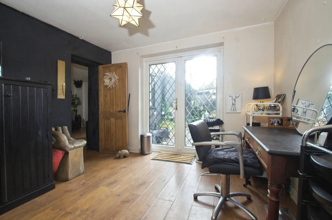 Queen Street, Cardiff, CF15, photo 4