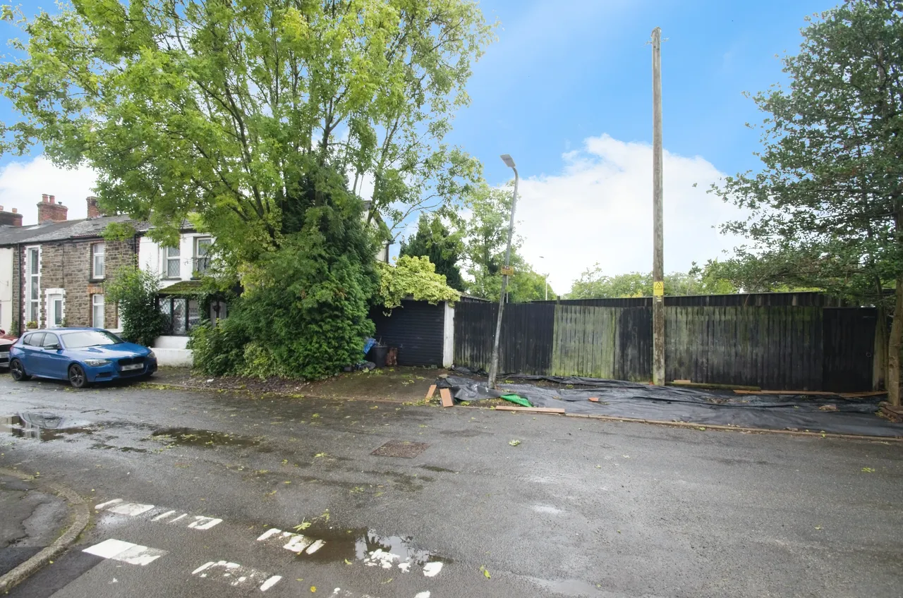 Queen Street, Cardiff, CF15, photo 15