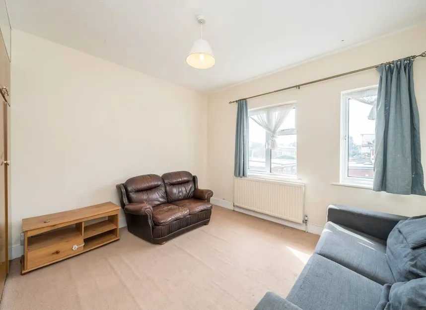 Staines Road, Hounslow, TW3, photo 6