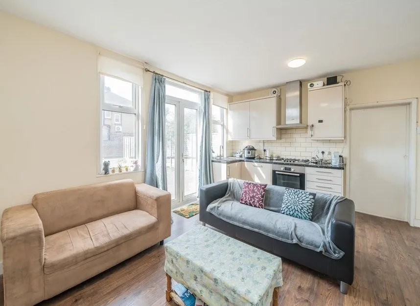 Staines Road, Hounslow, TW3, photo 4