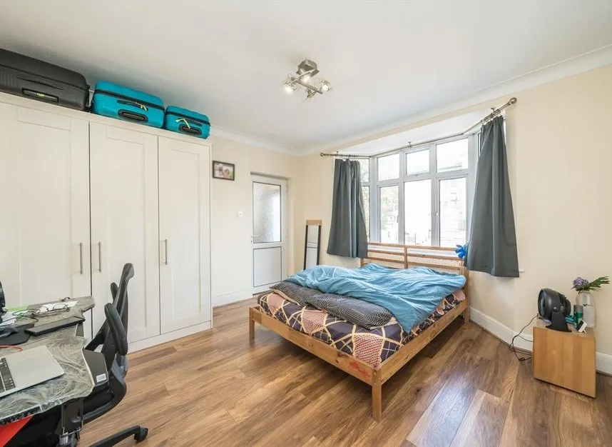 Staines Road, Hounslow, TW3, photo 5