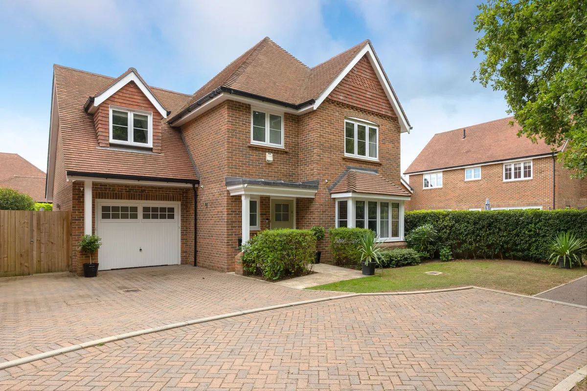 4 bed house for sale, Sycamore Road, Cranleigh, GU6
