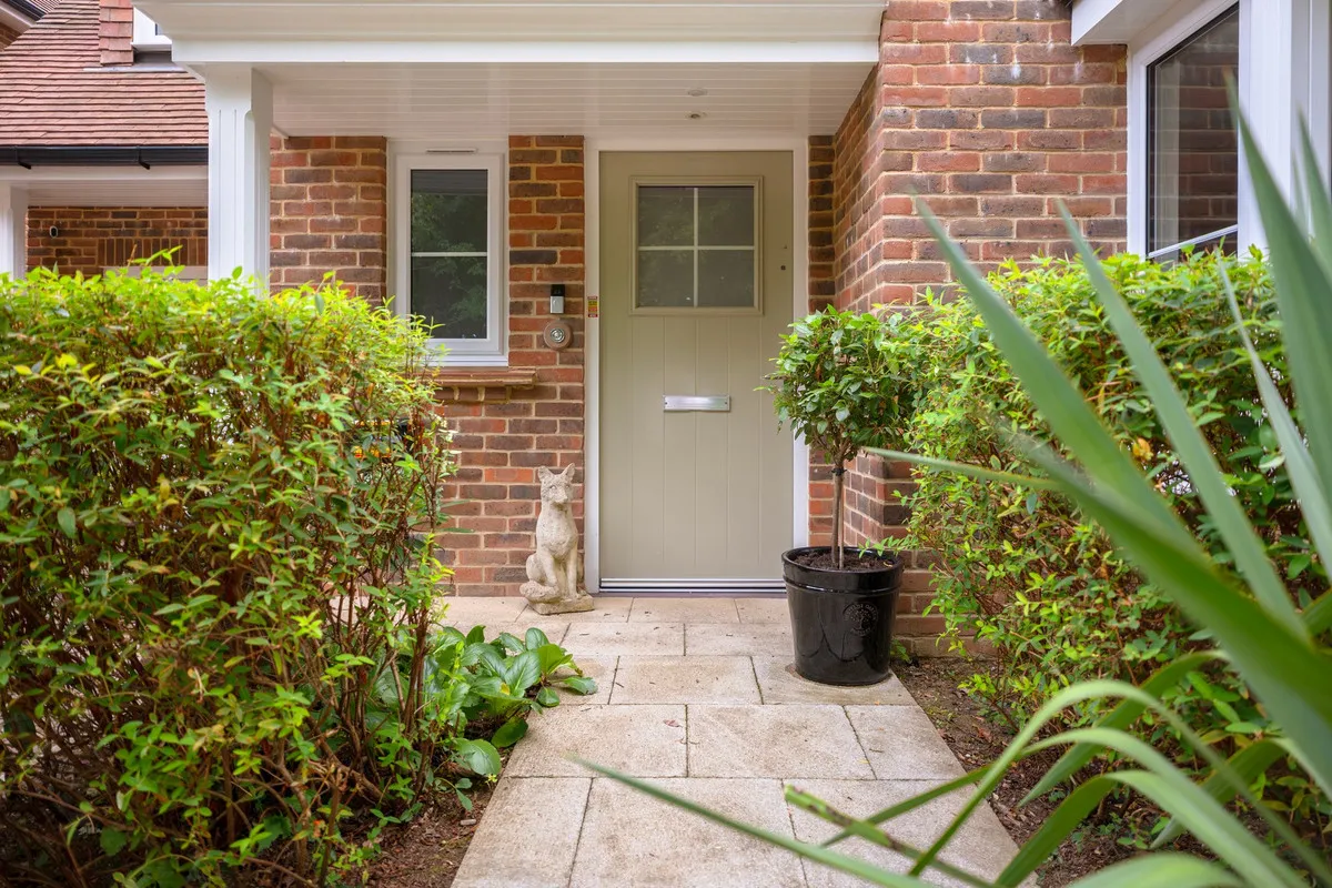 Sycamore Road, Cranleigh, GU6, photo 3