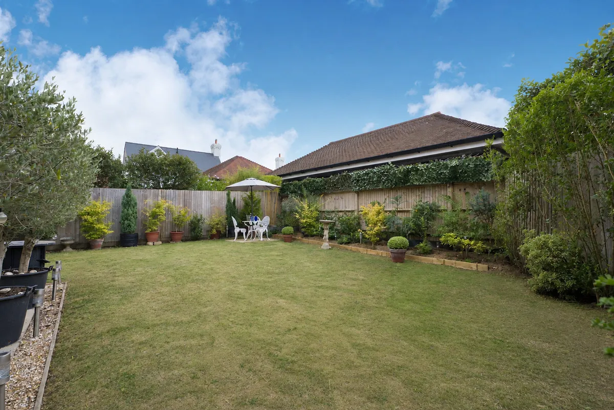 Sycamore Road, Cranleigh, GU6, photo 27