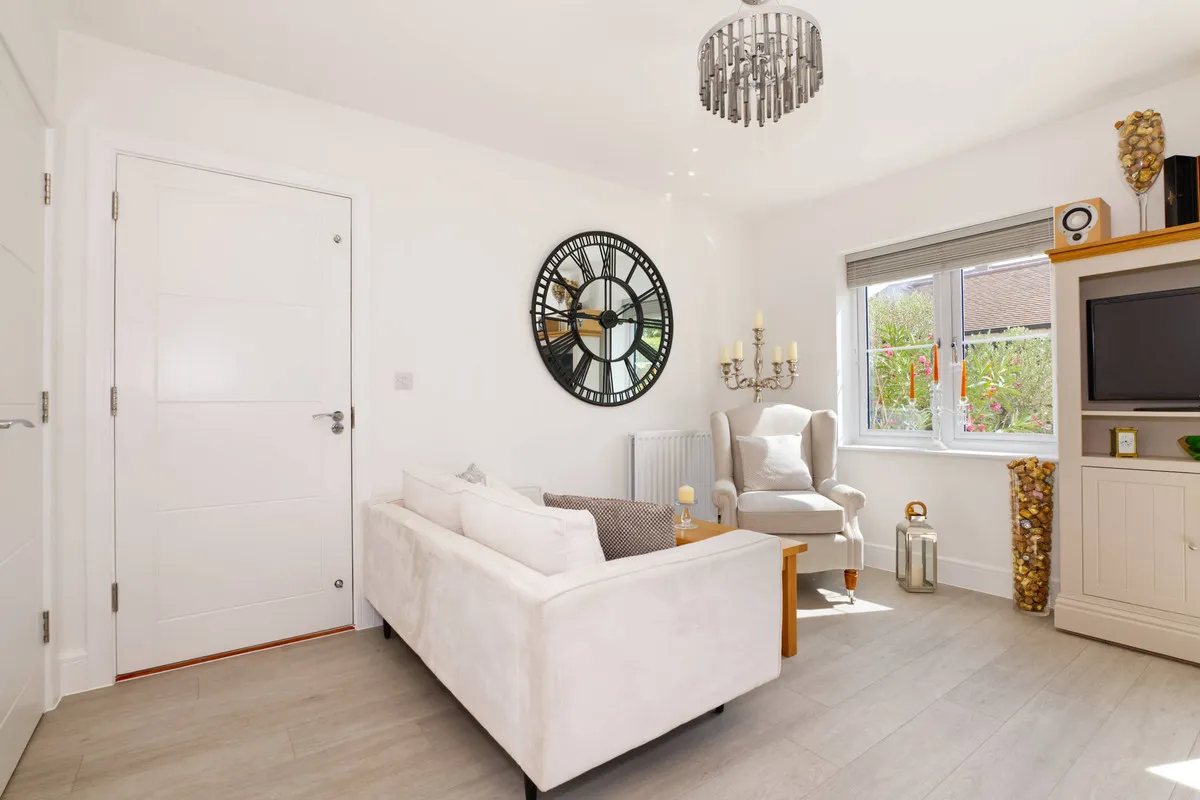 Sycamore Road, Cranleigh, GU6, photo 4