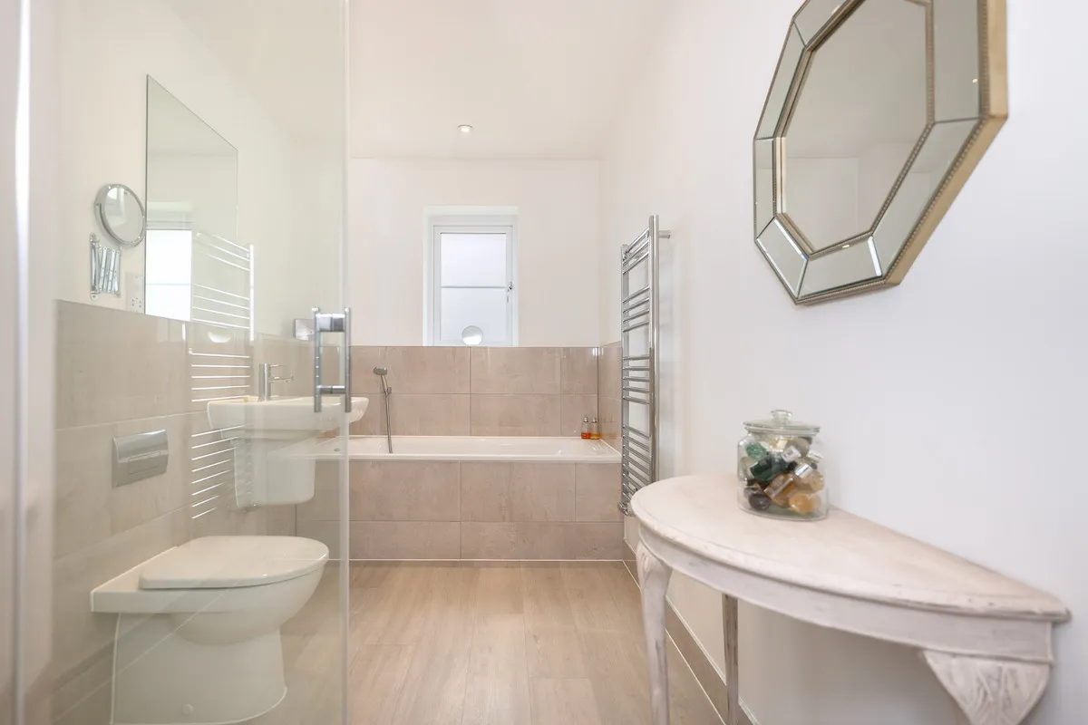 Sycamore Road, Cranleigh, GU6, photo 16