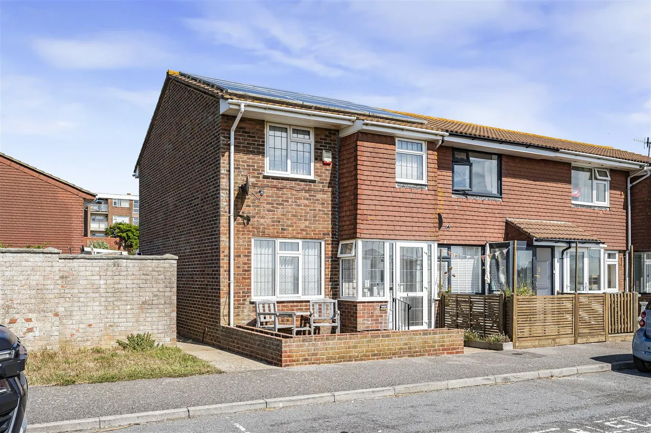 3 bed house for sale, St. Crispians, Seaford